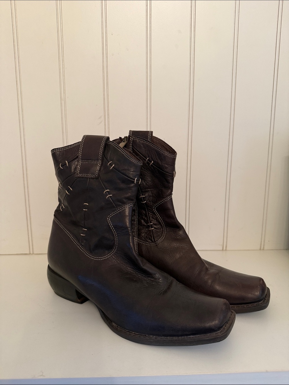 Bernardo Leather mid ankle boots Size 7